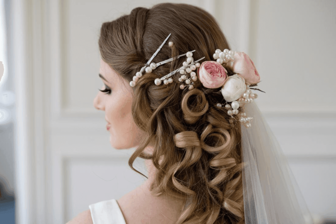woman with wedding hairstyle with flowers