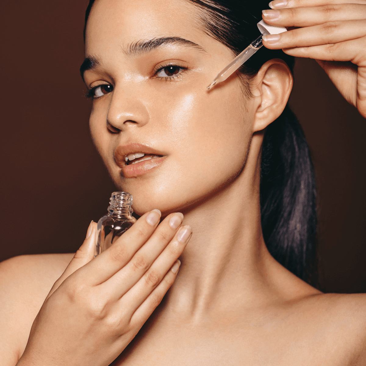 woman applying niacinamide serum