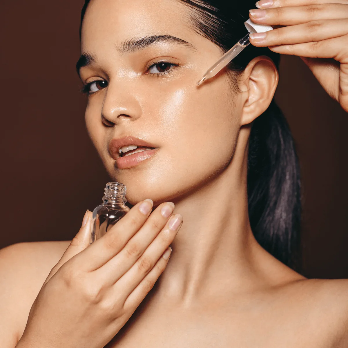 woman applying niacinamide serum