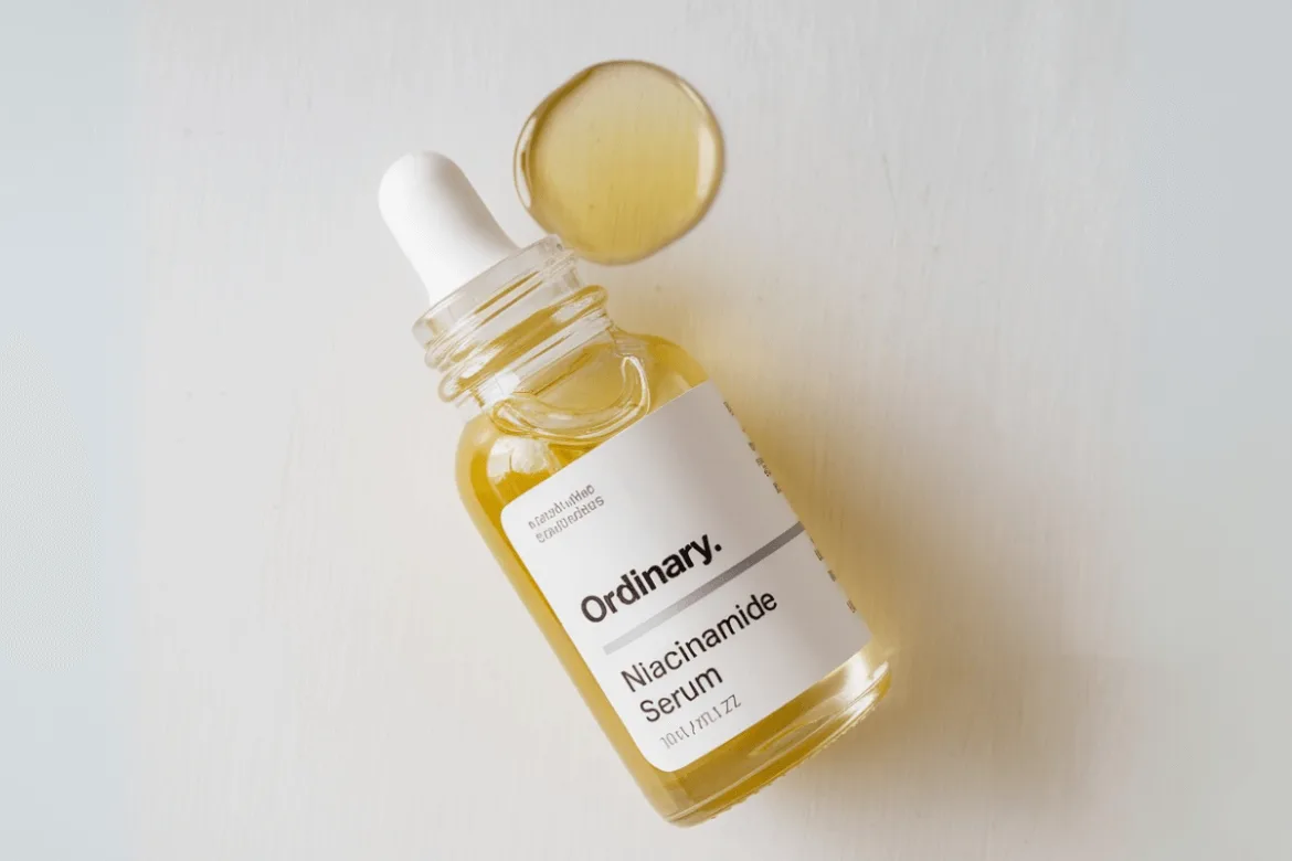 niacinamide serum is visualized